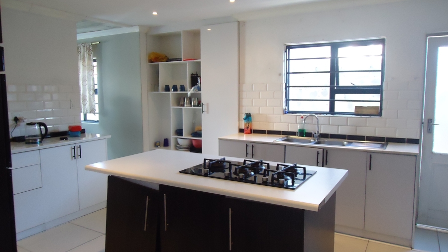 4 Bedroom Property for Sale in The Connifers Western Cape